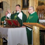 Powitanie Proboszcza Ks. Dariusza Tomkiela