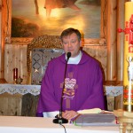 Poświęcenie książeczek dzieci przygotowujących się do I komunii świętej.