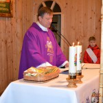 Poświęcenie książeczek dzieci przygotowujących się do I komunii świętej.
