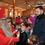 Spotkanie dzieci ze św. Mikołajem