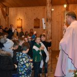 Poświęcenie medalików dzieci przygotowujących sie do I Komunii Św