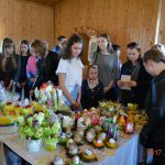 Dekoracje Wielkanocne-przygotowane przez młodzież oazową i scholę parafialną