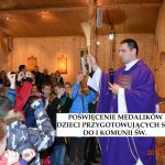 Poświęcenie medalików dzieci przygotowujących się do I Komunii Św
