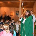 Poświęcenie różanców dzieciom  przygotowujących się do I Komunii Świętej