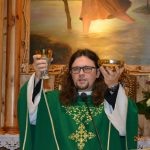 Obrzęd błogosławieństwa świecami i modlitwa za wstawiennictwem Św. Błażeja