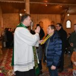 Obrzęd błogosławieństwa świecami i modlitwa za wstawiennictwem Św. Błażeja