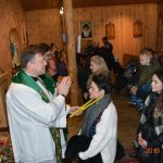 Obrzęd błogosławieństwa świecami i modlitwa za wstawiennictwem Św. Błażeja