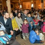 Jasełka wystawiane przez dzieci i młodzież pod kierownictwem ks. Adama