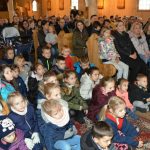 Jasełka wystawiane przez dzieci i młodzież pod kierownictwem ks. Adama