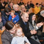 Jasełka wystawiane przez dzieci i młodzież pod kierownictwem ks. Adama